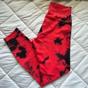 Lululemon tie dye leggings.